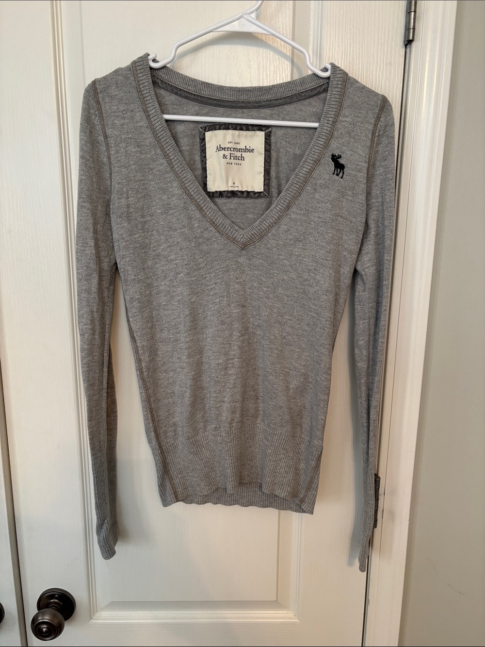 Abercrombie & Fitch Vintage Light Gray V-Neck Sweater with Navy Moose logo Med